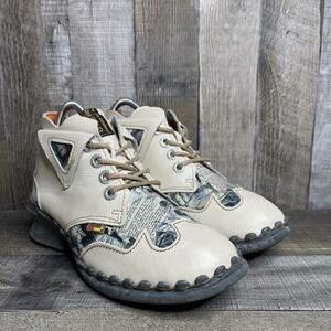 Womens TMA Eyes Beige Leather Newsprint Casual Ankle Boots Booties Size 7.5 M